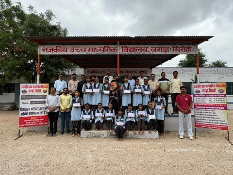 वराडा राजकीय विद्यालय की छात्राओं ने सीमा पर तैनात जवानों के लिए भेजी राखियां