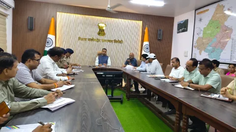 आगामी स्वाधीनता दिवस की तैयारियों के संबंध में जिला कलेक्टर ने की समीक्षा