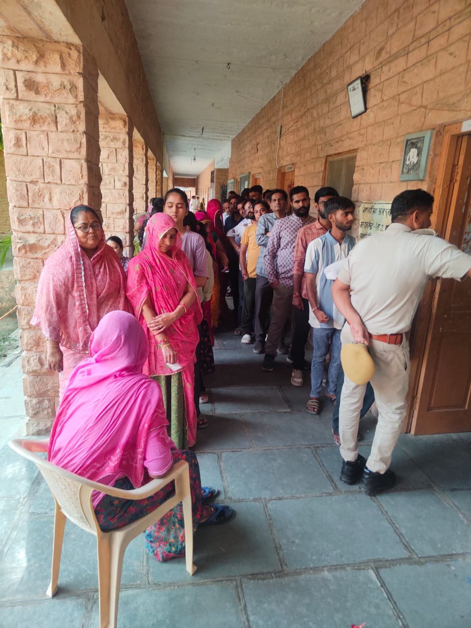 नगर निकाय निर्वाचन के संबंध में जिले में पहले चरण का मतदान सम्पन्न