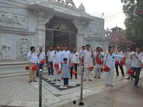जय सोमनाथ मित्र मंडल ने निकाली कांवड़ यात्रा, सोमनाथ महादेव का किया जलाभिषेक