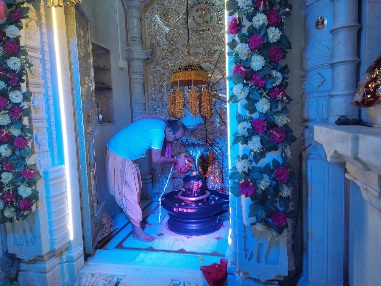 जय सोमनाथ मित्र मंडल ने निकाली कांवड़ यात्रा, सोमनाथ महादेव का किया जलाभिषेक