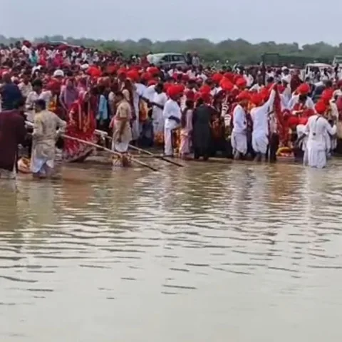 कैलाशनगर, सेऊड़ा व अखापुर में 20 साल बाद तालाब पूजन:सैकड़ों बहनों ने निभाई परंपरा, मेले जैसा रहा माहौल